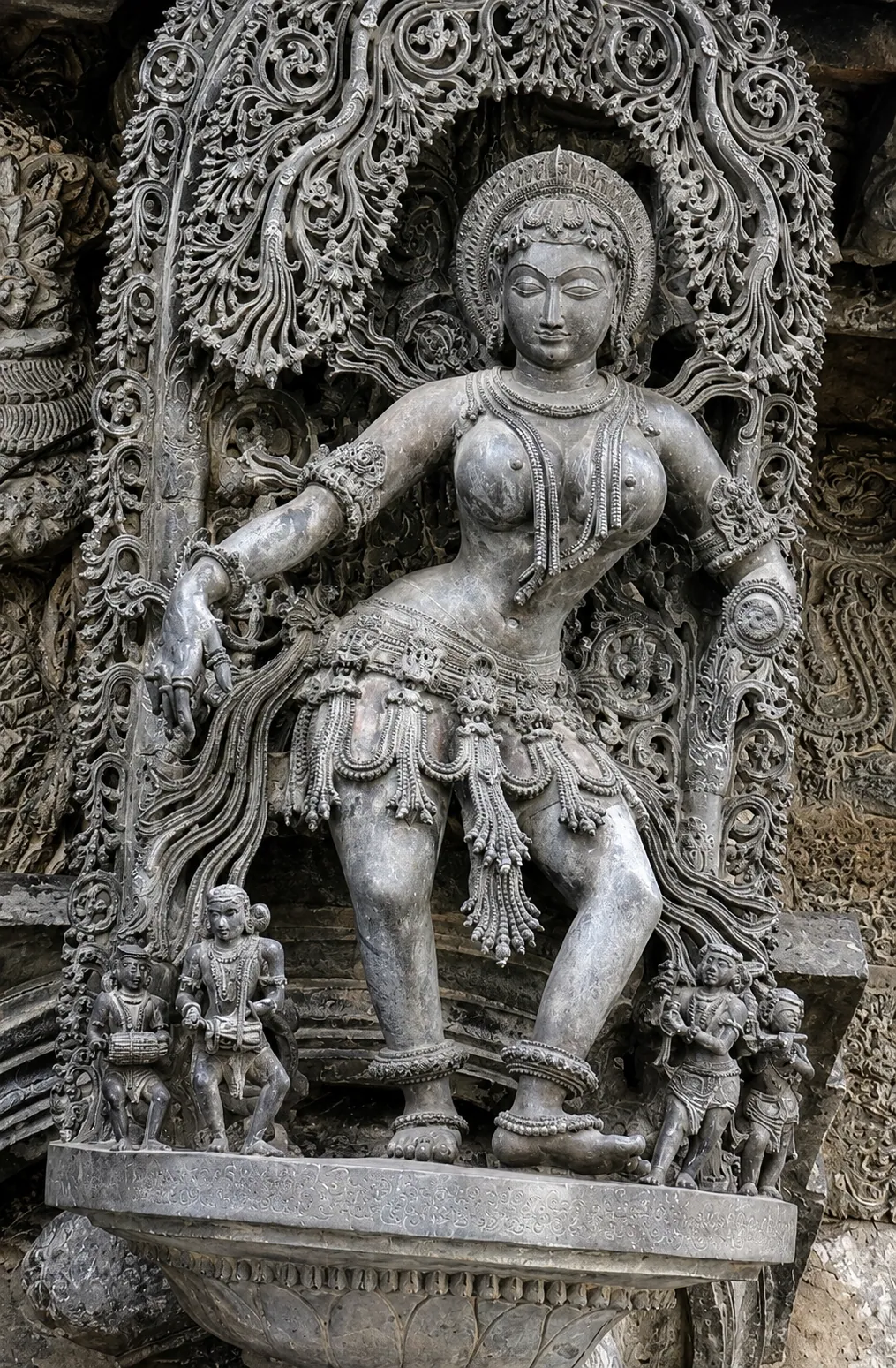 Belur’s Chennakeshava Temple: Where a Hoysala Masterpiece Turns Stone into Story